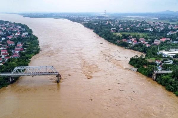 Vietnam Devastated by Typhoon Yagi: Death Toll Climbs to 59 Amid Widespread Flooding and Structural Collapse | mrk.news