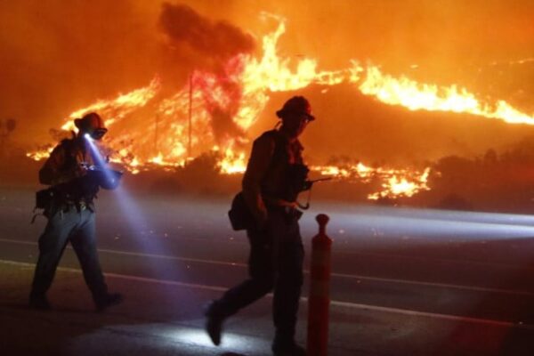 Ventura County's Auto Fire: A Threat to Southern California Amid Santa Ana Winds