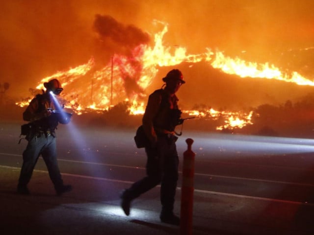 Ventura County's Auto Fire: A Threat to Southern California Amid Santa Ana Winds