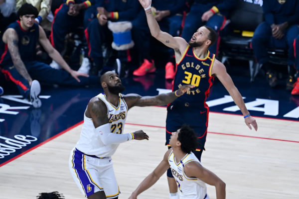 Lakers vs Warriors: A 118-108 Triumph for Lakers as Davis and James Shine, Curry Stumbles in Second Half | mrk.news